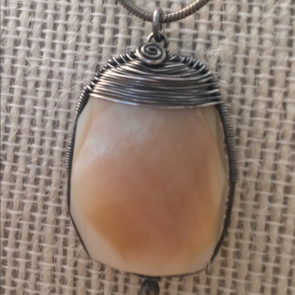 Kristi Zevenberg Mother of Pearl Necklace NWOT - Picture 2 of 3